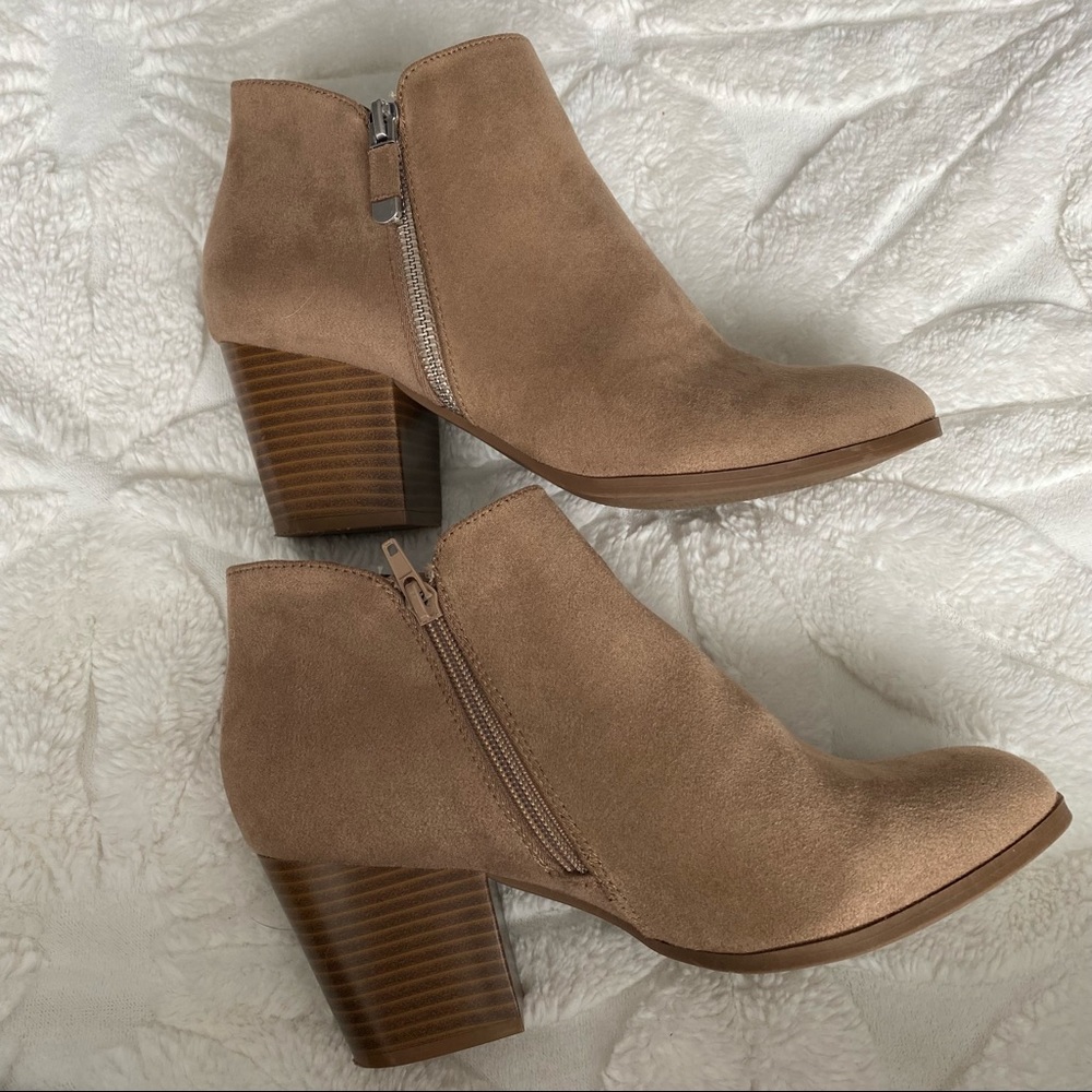 Style & Co. Tan/Cream Heeled Boots Women’s Size 8 - Picture 4 of 11